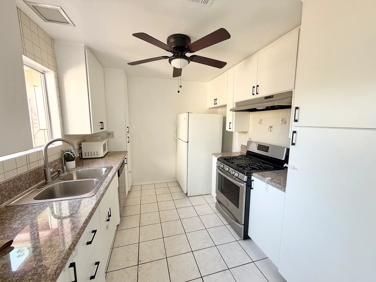 4 bed, 1600 sqft, $3,950 — Photo 3