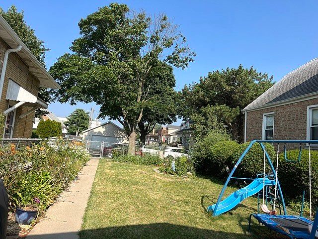 2nd image of 3006 N Natoma Ave