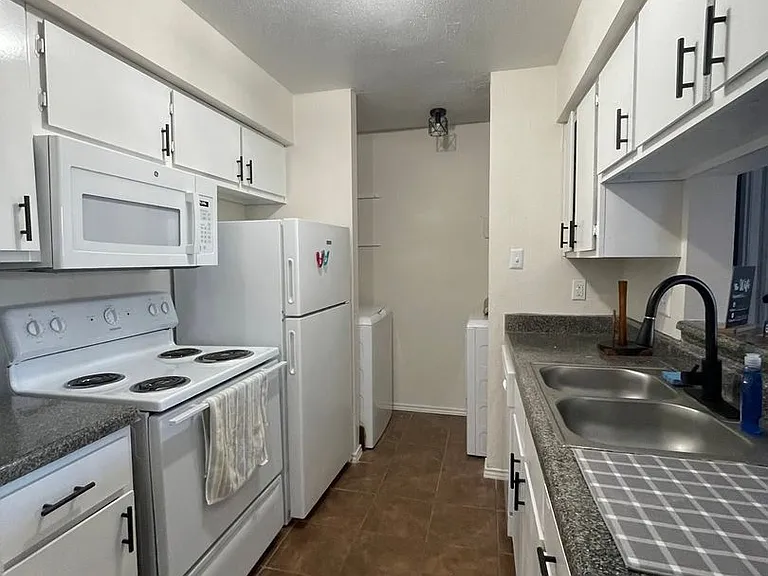 Shadow Park Apartments — Photo 46