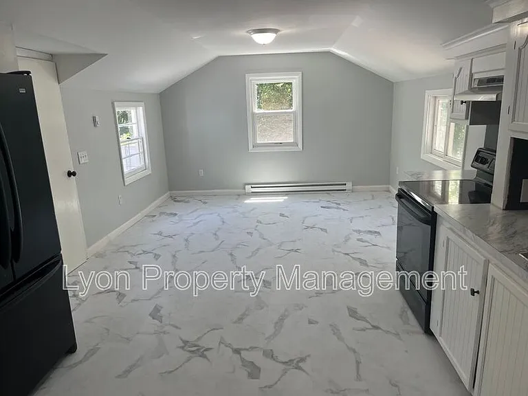 67 Hutchinson St — Photo 2