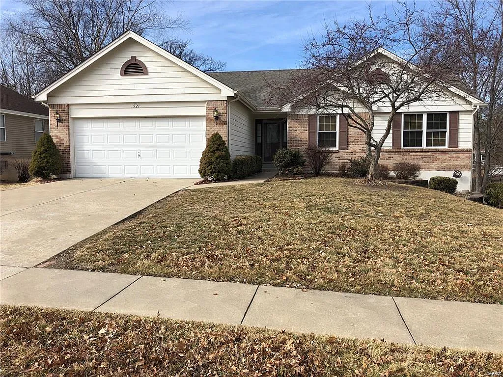 1521 Shadow Wood Dr photo 1