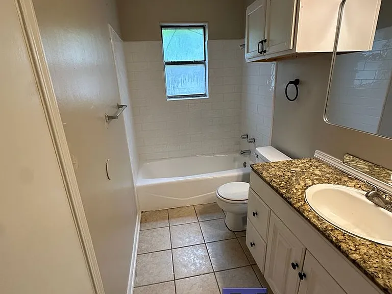 Grand Oaks Apartment Homes — Photo 9