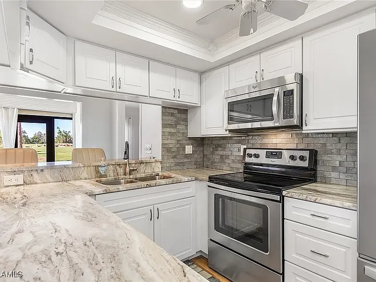 5625 Trailwinds Dr #412 — Photo 15