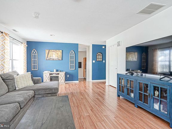 4th image of 19 Bentwood Dr