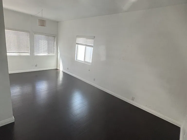 1111 Sunvue Pl #6 — Photo 4
