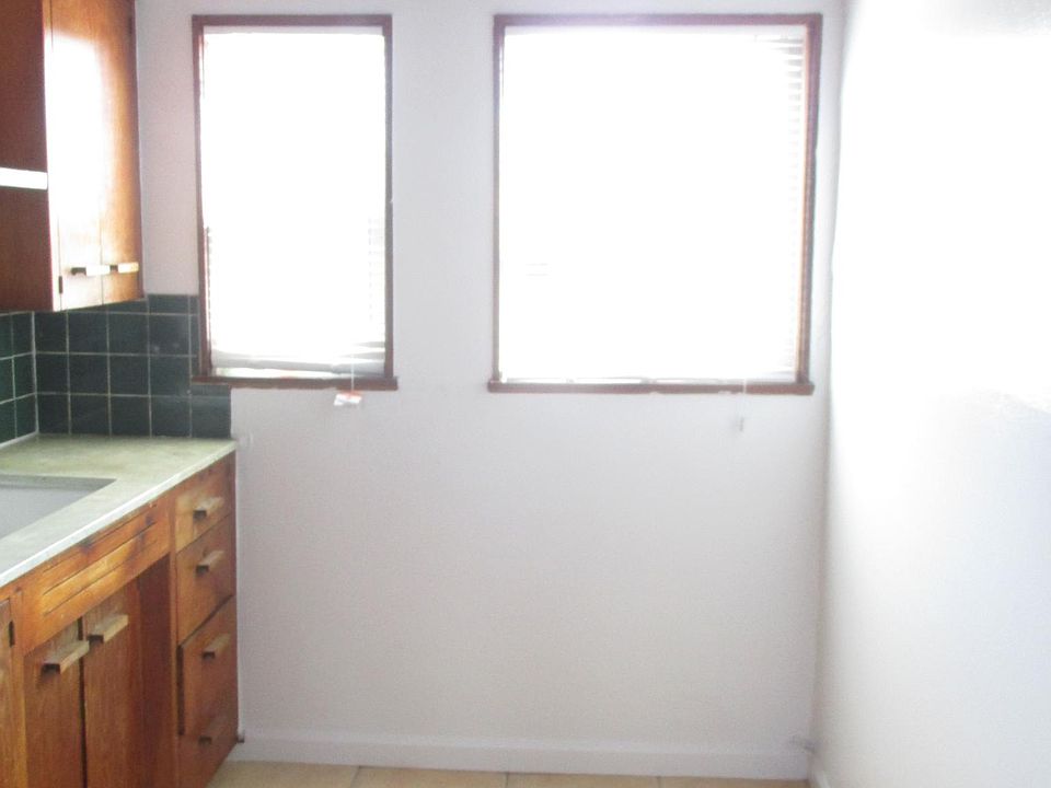 1st image of 3923 Haines St