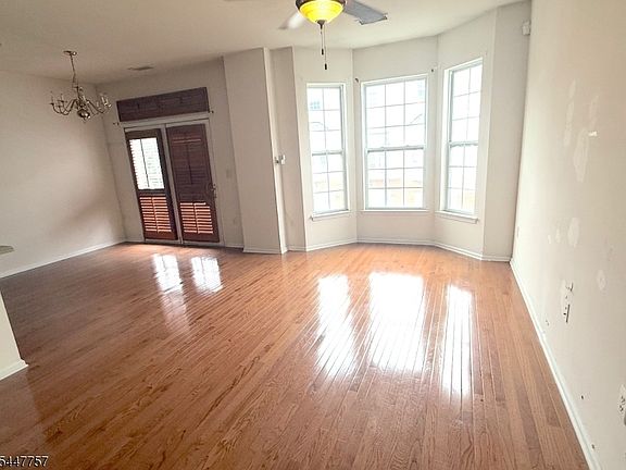 3rd image of 411 Deluca Rd