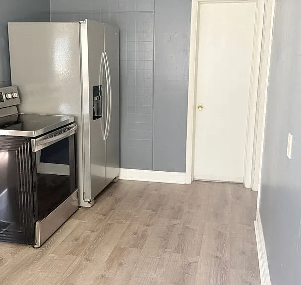 291 N Liberty St — Photo 3