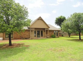 112 Clubhouse Dr, Elk City, OK 73644
