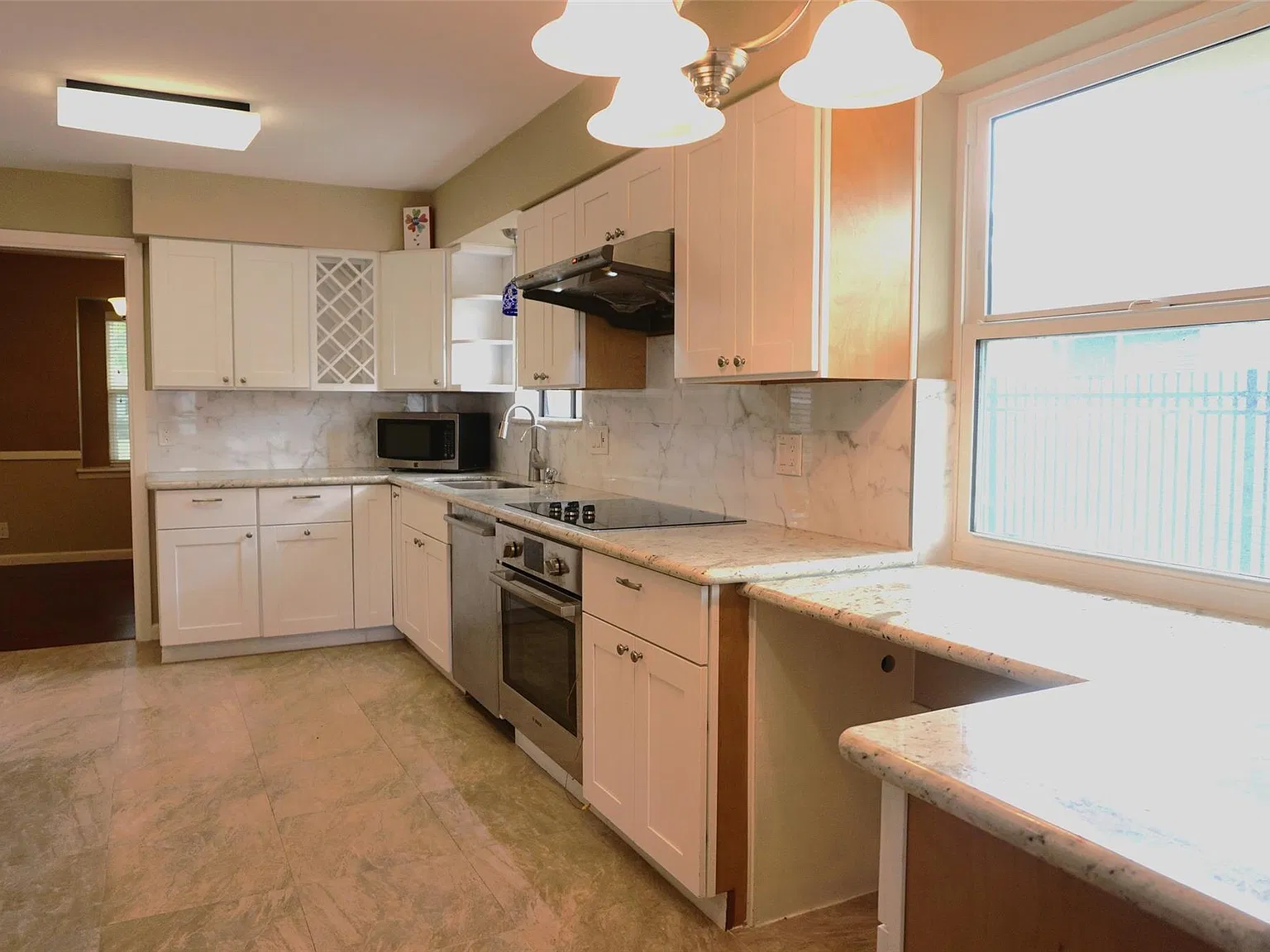 3 bed, 2.0 bath, 1735 sqft, $2,600 — Photo 3