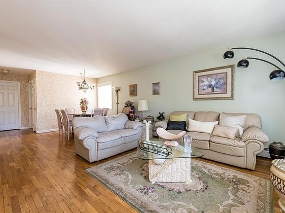 3rd image of 1515 Dwight Pl