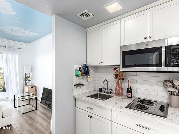 4th image of 4750 N CENTRAL Avenue #L6