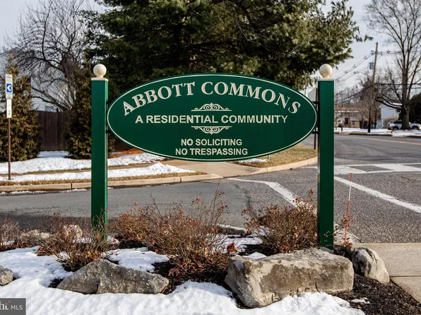 6 Bozarth Ct, Hamilton, NJ 08690