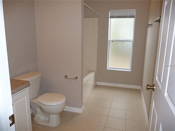 5th image of 2590 Carolina St