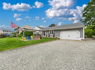 24 E Shore Rd, Narragansett, RI 02882