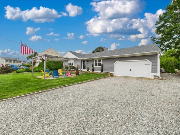 24 E Shore Rd, Narragansett, RI 02882