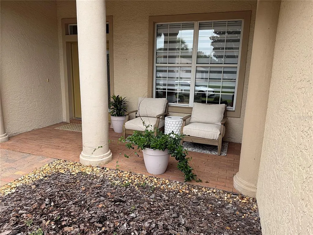 3 bed, 2.0 bath, 2275 sqft, $2,200 — Photo 2