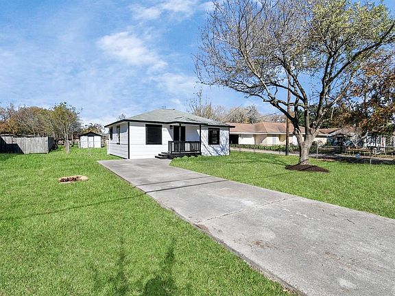 2nd image of 2812 2nd Avenue