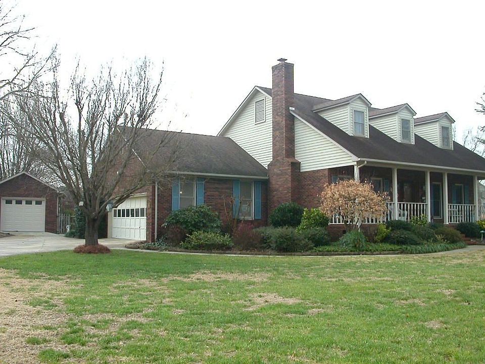 2nd image of 8300 Middleton Cir