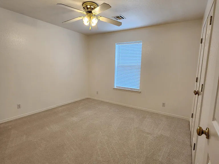 1609 E 66th Pl — Photo 7