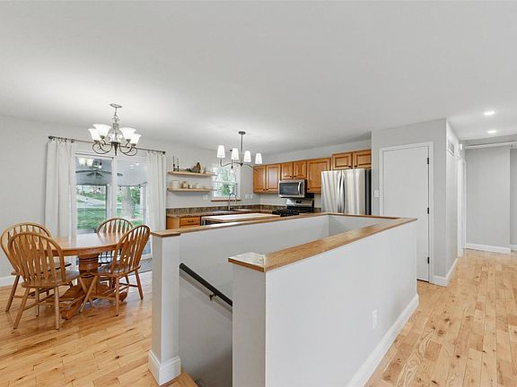 5th image of 838 Peace Haven Dr