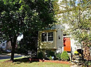 21800 Leatherleaf Cir, Sterling, VA 20164