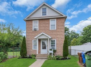 819 Rose Pkwy, Linden, NJ 07036