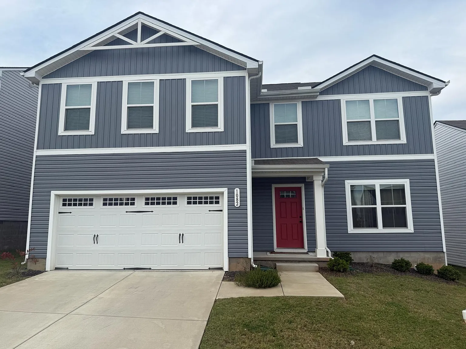 4 bed, 2.5 bath, 2200 sqft, $2,850 — Photo 2