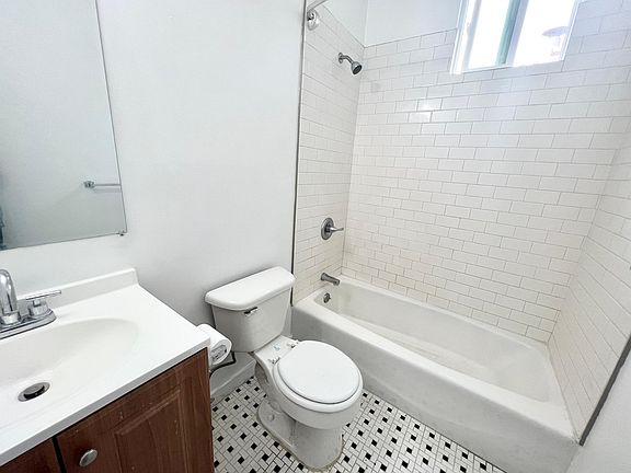 5th image of 961 Pine St #25