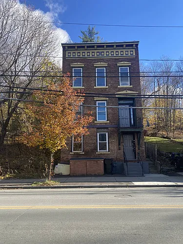 516 4th St Photo 1