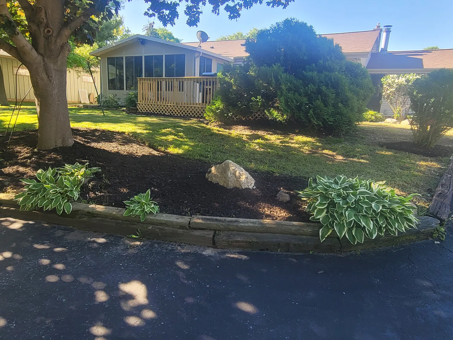3 bed, 1.5 bath, 1700 sqft, $2,400 — Photo 2