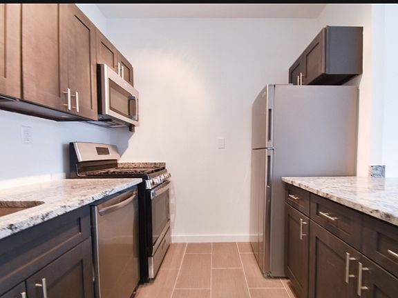 4th image of 100 Evergreen Pl APT 2E