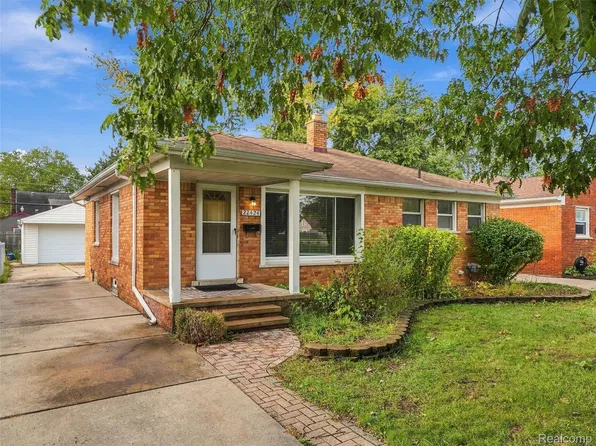 22424 Trombly St, Saint Clair Shores, MI 48080