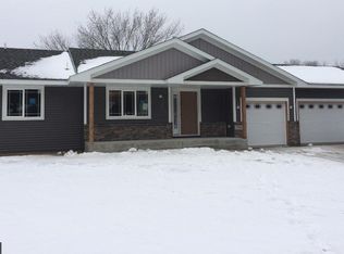 2704 Margaret Ave E, Maplewood, MN 55117