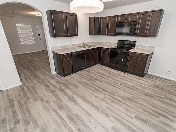 4th image of 1122 Marquis Dr
