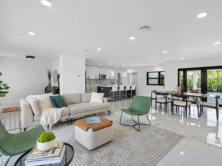 1200 SW 8th St — Photo 7