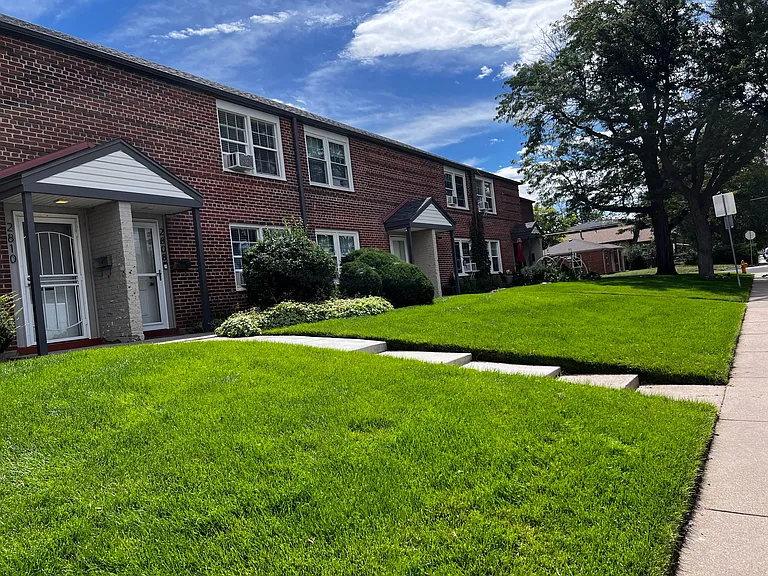 2808 Jasmine St — Photo 2