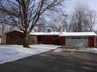 817 Tomahawk Dr, Oregon, IL 61061