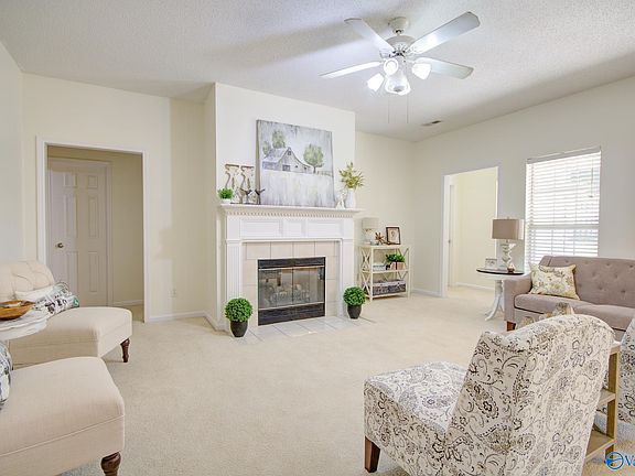 5th image of 114 N Rock Hampton Dr