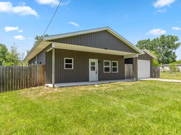 335 N 2nd St, Stanton, MI 48888
