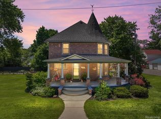 310 Putnam St, Pinckney, MI 48169