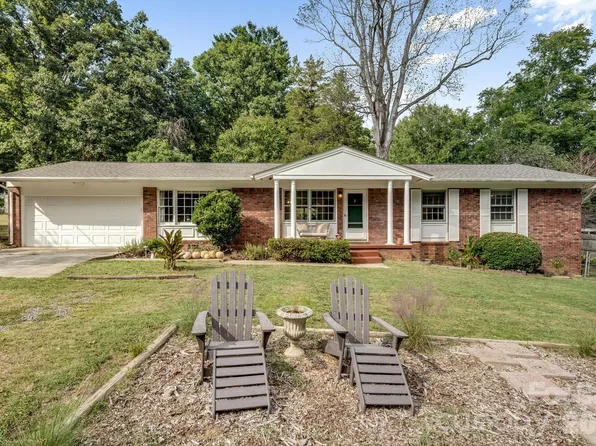 5 W Maple Dr, Asheville, NC 28805