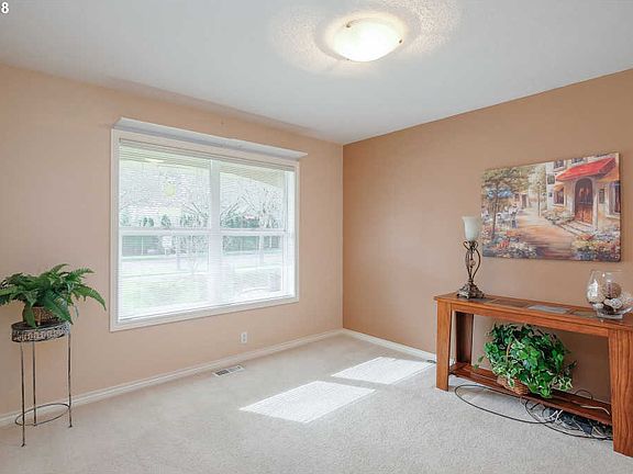 3rd image of 17639 SW Woodhaven Dr