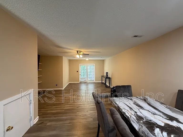 940 Allendale Dr — Photo 3