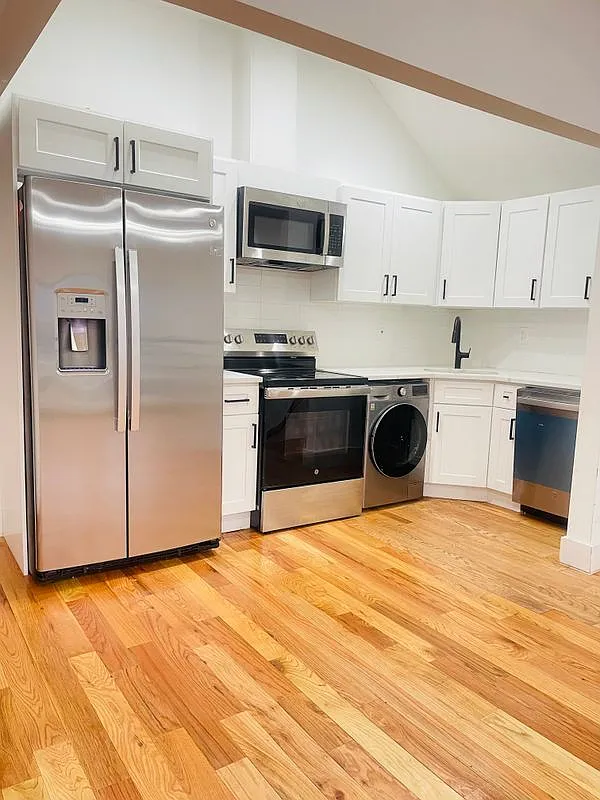3 bed, 3000 sqft, $3,700 — Photo 3