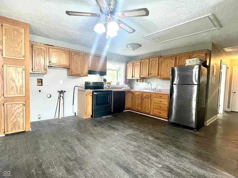 110 N Tyrone Dr — Photo 5