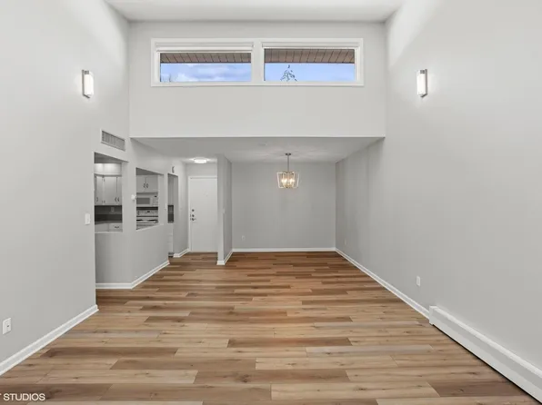 705 E Burnsville Pkwy APT 304, Burnsville, MN 55337