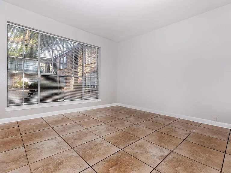 Ashley Square Apartments — Photo 24