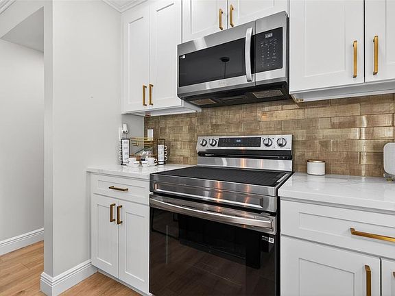 3rd image of 4420 POMPANO DRIVE SE