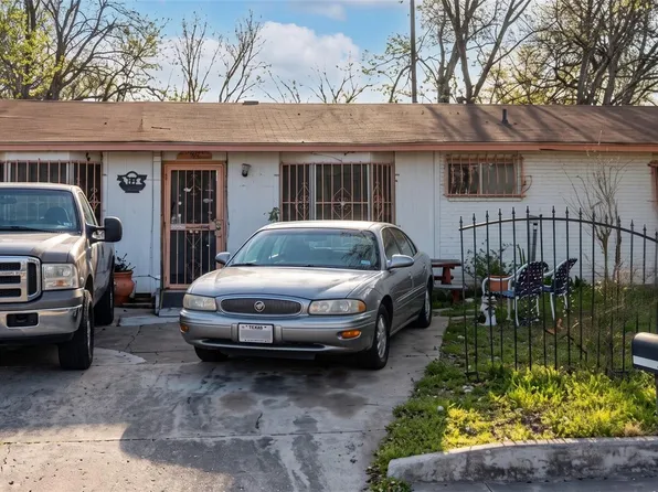 406 Park Plz, San Antonio, TX 78237